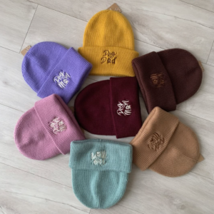 strona startowa sklepu czapka zimowa z haftem "dog mom"